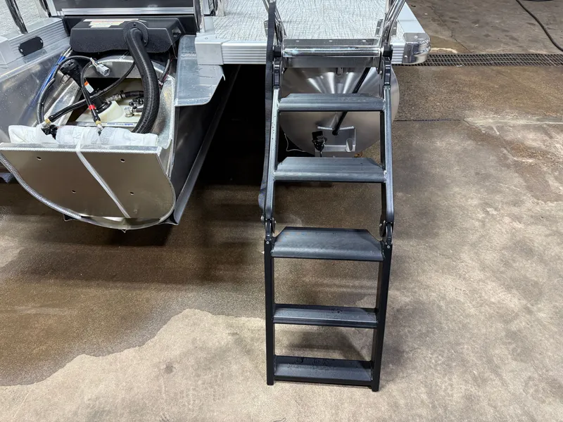 Slide: The Image of Tahoe Cascade 200HP Quad Lounge 2385 Tritoon 2025 - 46