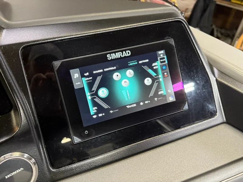 Slide: The Image of Tahoe Cascade 2385 Quad Lounge Tritoon & Honda 4-Stroke EFI 2025 - 16