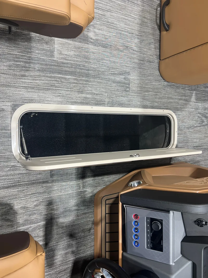 Slide: The Image of Tahoe Cascade 200HP Quad Lounge 2385 2026 - 21