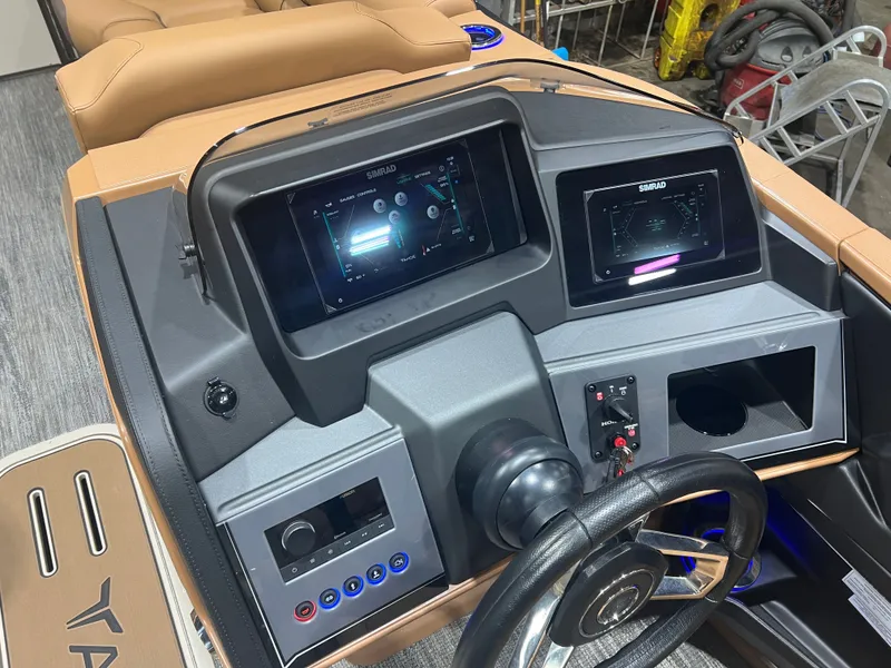 Slide: The Image of Tahoe Cascade 2385 Quad Lounge Tritoon & Honda 4-Stroke EFI 2026 - 12