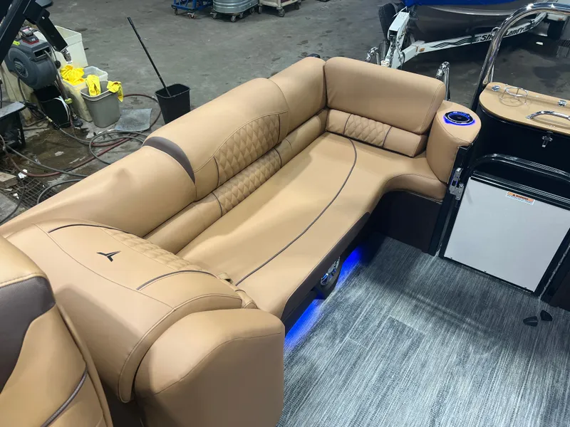 Slide: The Image of Tahoe Cascade 2385 Quad Lounge Tritoon & Honda 4-Stroke EFI 2026 - 15