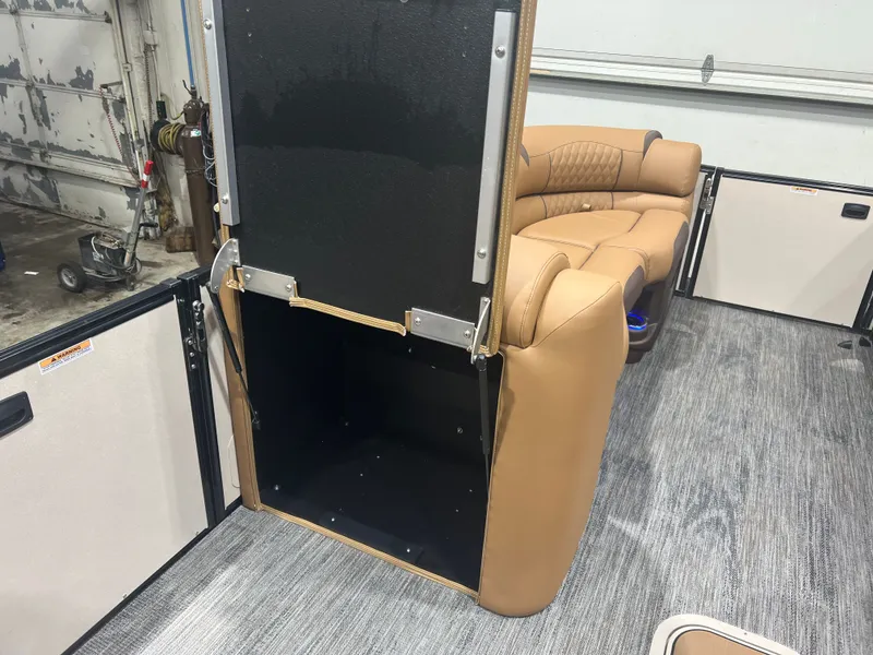 Slide: The Image of Tahoe Cascade 2385 Quad Lounge Tritoon & Honda 4-Stroke EFI 2026 - 23