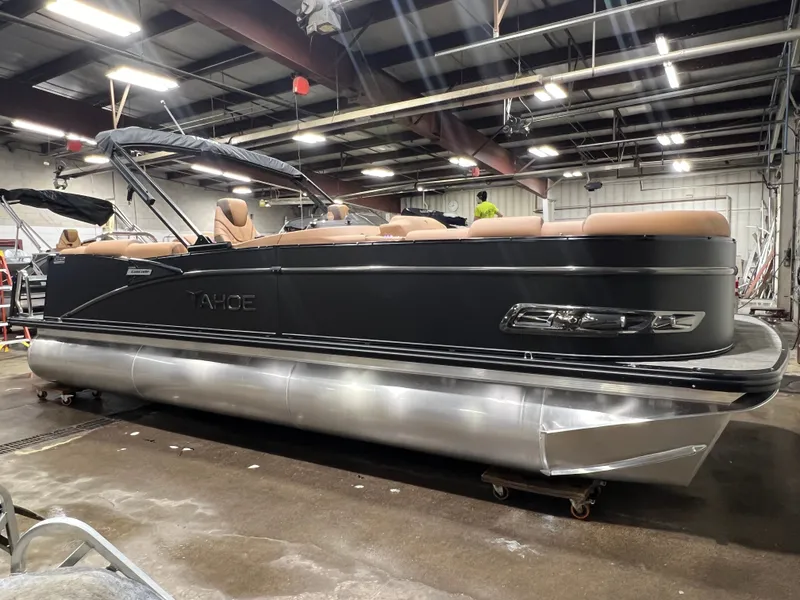 Slide: The Image of Tahoe Cascade 2385 Quad Lounge Tritoon & Honda 4-Stroke EFI 2026 - 32