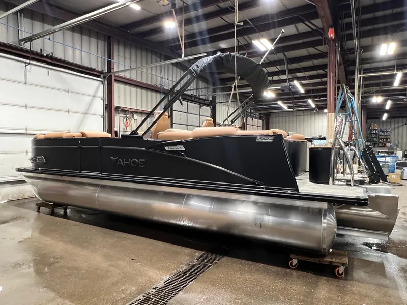 Slide: The Image of Tahoe Cascade 2385 Quad Lounge Tritoon & Honda 4-Stroke EFI 2026 - 34