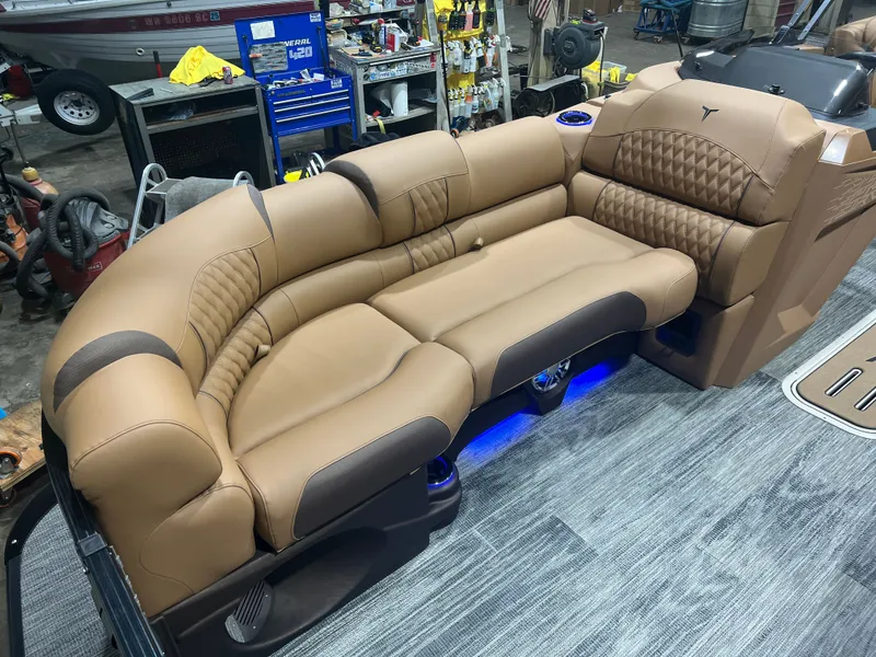 Slide: The Image of Tahoe Cascade 2385 Quad Lounge Tritoon & Honda 4-Stroke EFI 2026 - 6