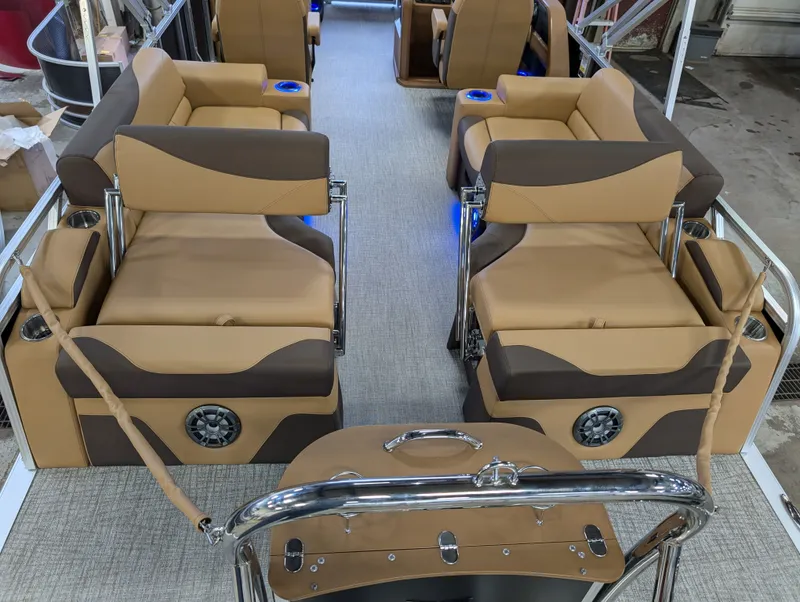 Slide: The Image of Tahoe LTZ 2385 Quad Lounge Shift Flip Tritoon & Honda 4-Stroke EFI 2025 - 31