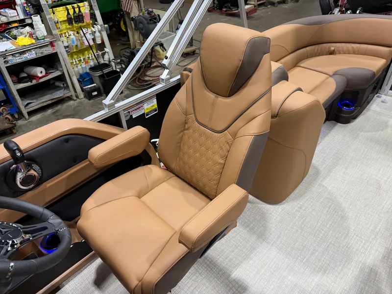 Slide: The Image of Tahoe LTZ 200HP Quad Lounge 2385 Tritoon 2026 - 12