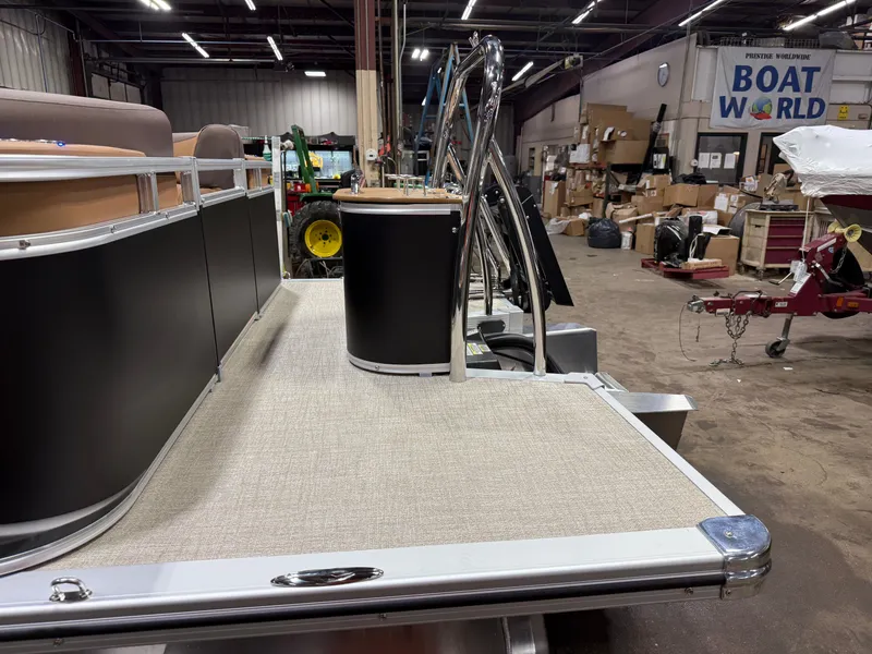 Slide: The Image of Tahoe LTZ 200HP Quad Lounge 2385 Tritoon 2026 - 43