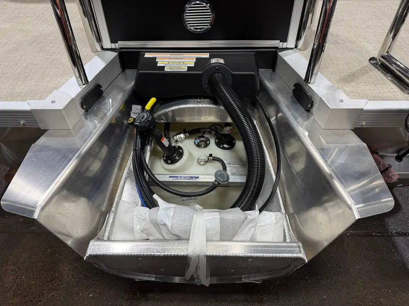 Slide: The Image of Tahoe LTZ 200HP Quad Lounge 2385 Tritoon 2026 - 46