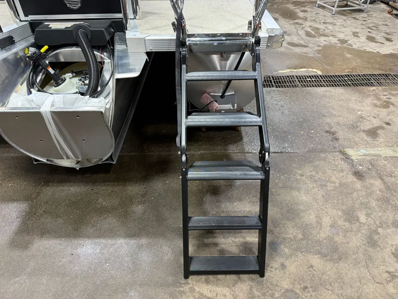 Slide: The Image of Tahoe LTZ 200HP Quad Lounge 2385 Tritoon 2026 - 49