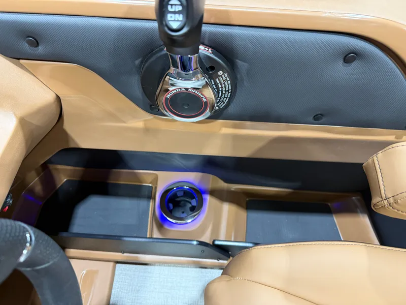 Slide: The Image of Tahoe LTZ 2385 Quad Lounge Tritoon & Honda 4-Stroke EFI 2026 - 17