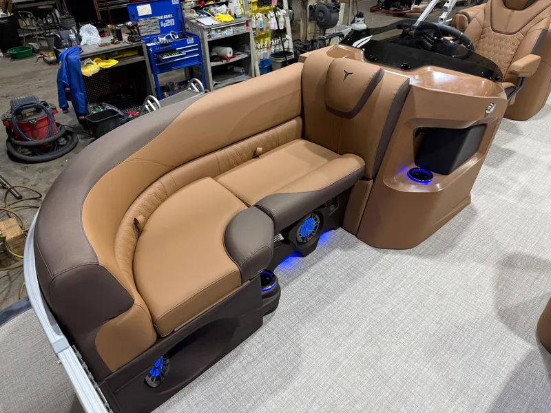 Slide: The Image of Tahoe LTZ 2385 Quad Lounge Tritoon & Honda 4-Stroke EFI 2026 - 8