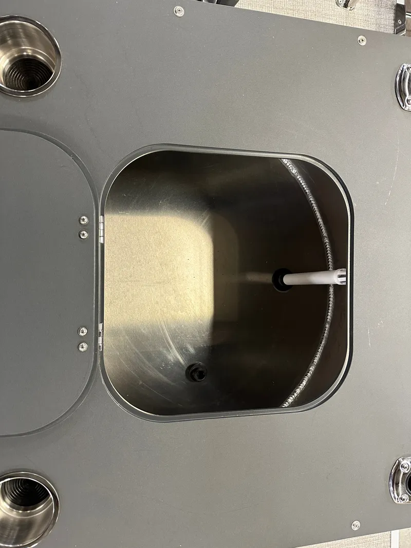 Slide: The Image of Tahoe GEOfish 200HP CRF 2585 Tritoon 2025 - 27