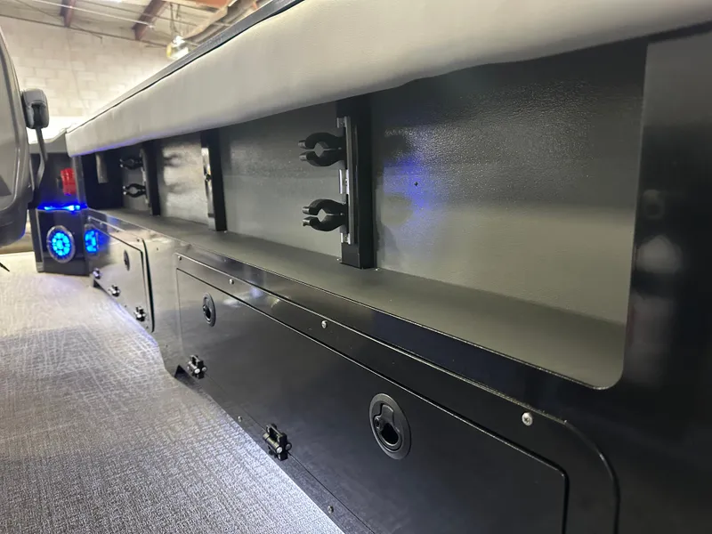 Slide: The Image of Tahoe GEOfish 200HP CRF 2585 Tritoon 2025 - 38