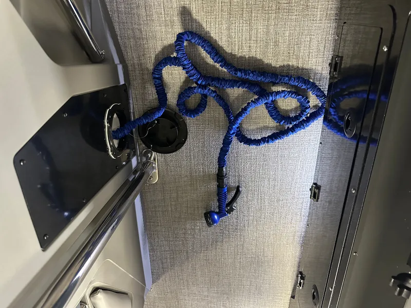 Slide: The Image of Tahoe GEOfish 200HP CRF 2585 Tritoon 2025 - 44