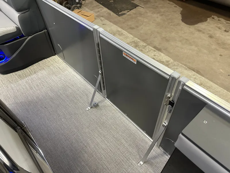 Slide: The Image of Tahoe GEOfish 200HP CRF 2585 Tritoon 2025 - 46