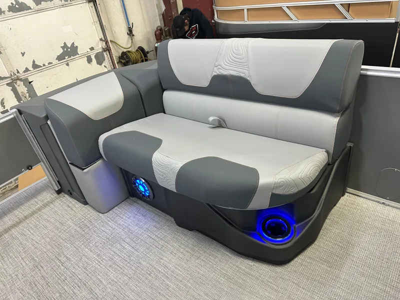 Slide: The Image of Tahoe GEOfish 200HP CRF 2585 Tritoon 2025 - 49