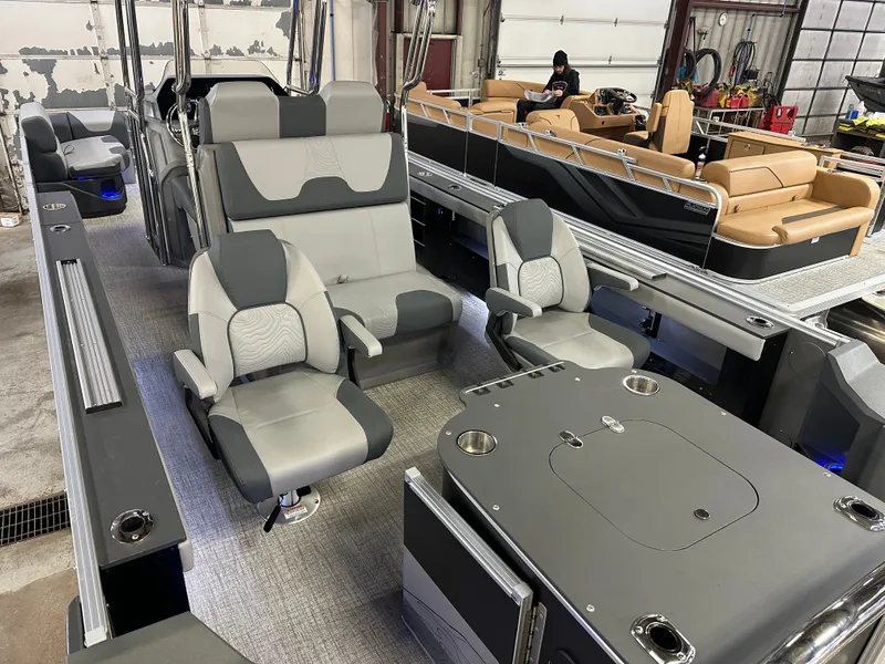 Slide: The Image of Tahoe GEOfish 200HP CRF 2585 Tritoon 2025 - 55