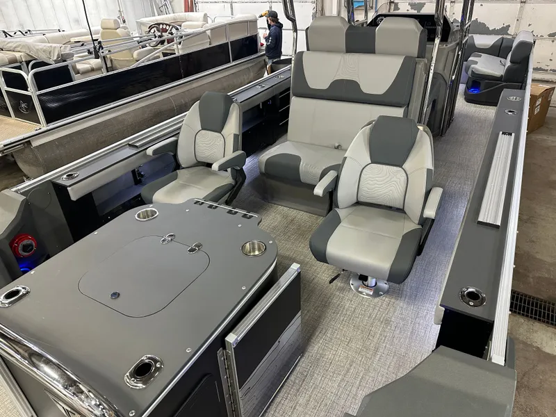 Slide: The Image of Tahoe GEOfish 200HP CRF 2585 Tritoon 2025 - 56