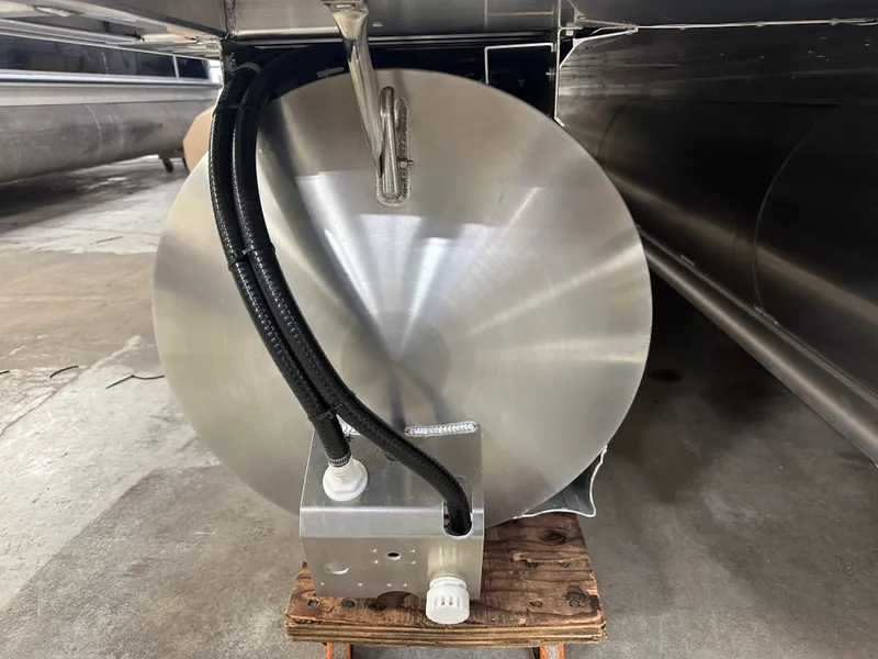 Slide: The Image of Tahoe GEOfish 200HP CRF 2585 Tritoon 2025 - 58