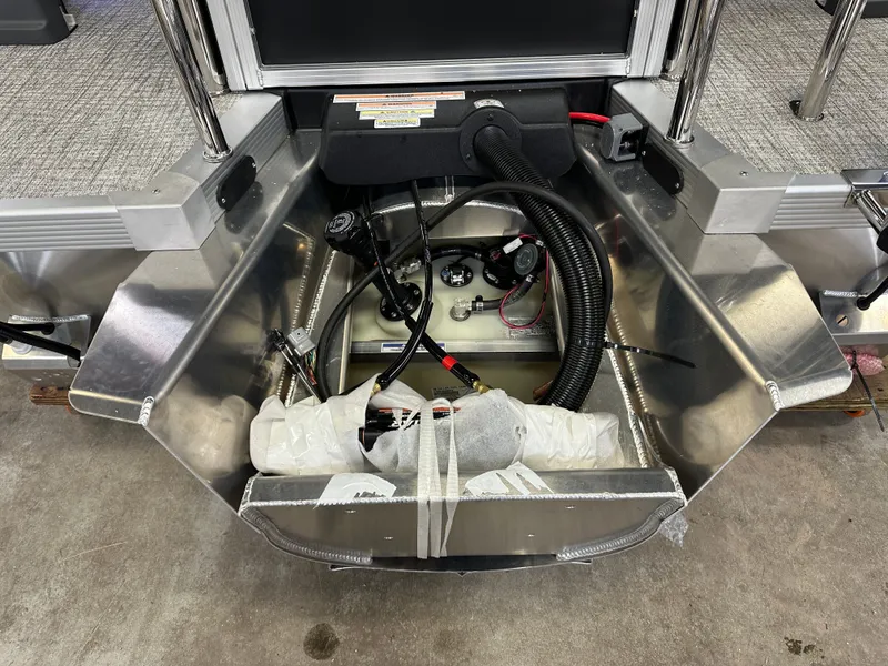 Slide: The Image of Tahoe GEOfish 200HP CRF 2585 Tritoon 2025 - 60