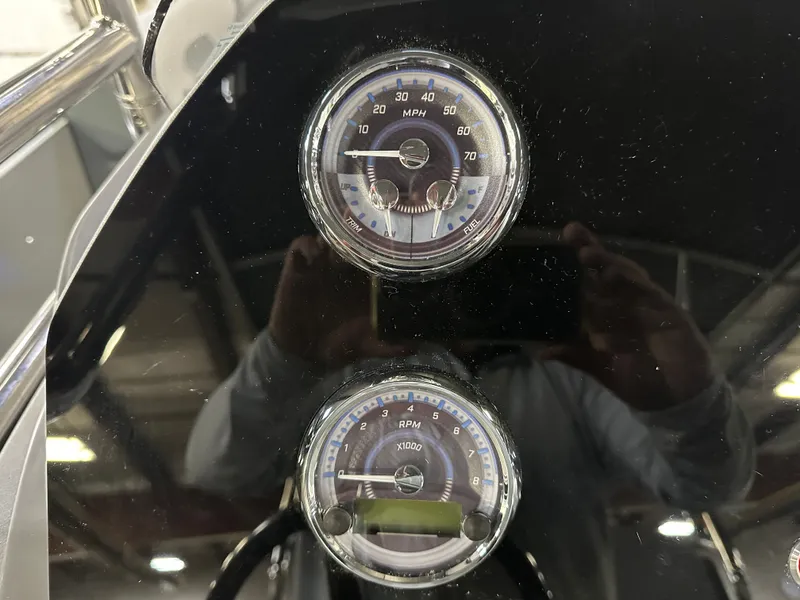 Slide: The Image of Tahoe Geofish CRF 2585 Tritoon & Honda 4-Stroke EFI 2025 - 18