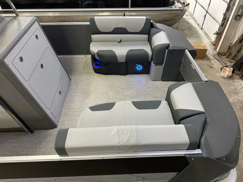 Slide: The Image of Tahoe Geofish CRF 2585 Tritoon & Honda 4-Stroke EFI 2025 - 2