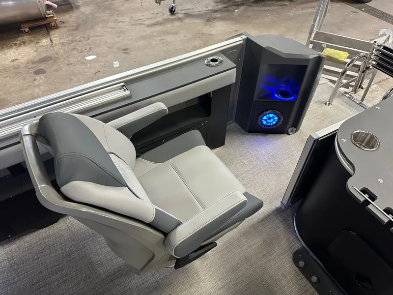 Slide: The Image of Tahoe Geofish CRF 2585 Tritoon & Honda 4-Stroke EFI 2025 - 24