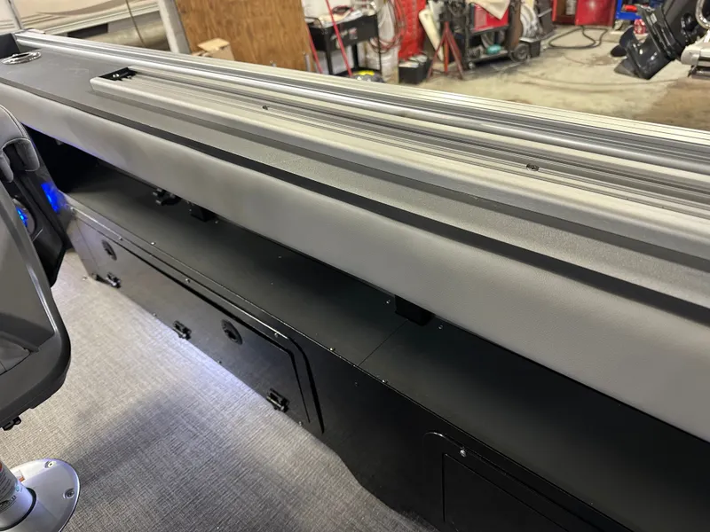 Slide: The Image of Tahoe Geofish CRF 2585 Tritoon & Honda 4-Stroke EFI 2025 - 34