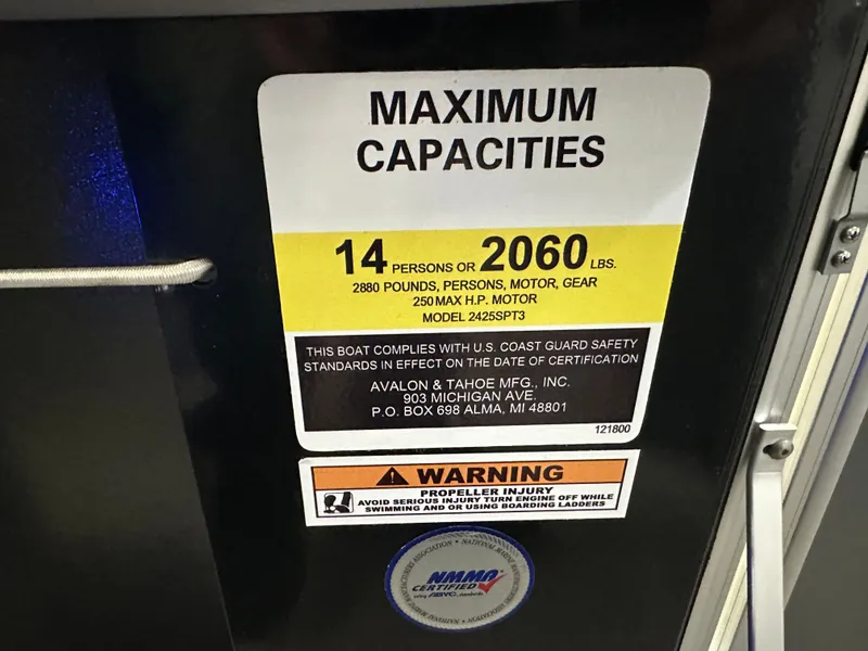 Slide: The Image of Tahoe Geofish CRF 2585 Tritoon & Honda 4-Stroke EFI 2025 - 36