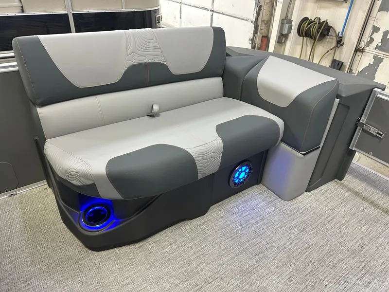 Slide: The Image of Tahoe Geofish CRF 2585 Tritoon & Honda 4-Stroke EFI 2025 - 50