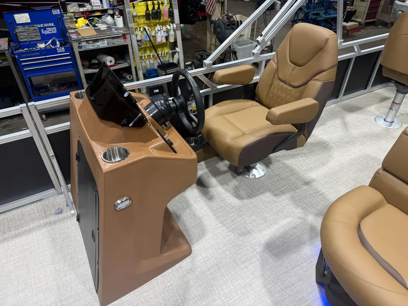 Slide: The Image of Tahoe Sport 200HP Rear Fish Tritoon 2026 - 10