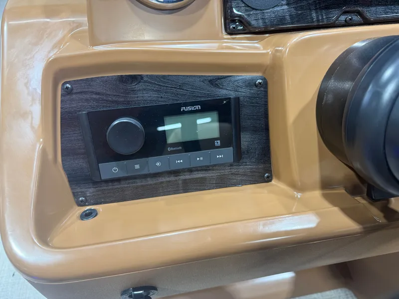 Slide: The Image of Tahoe Sport 200HP Rear Fish Tritoon 2026 - 13