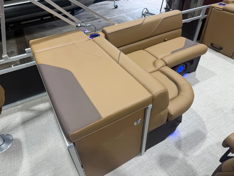 Slide: The Image of Tahoe Sport 200HP Rear Fish Tritoon 2026 - 17