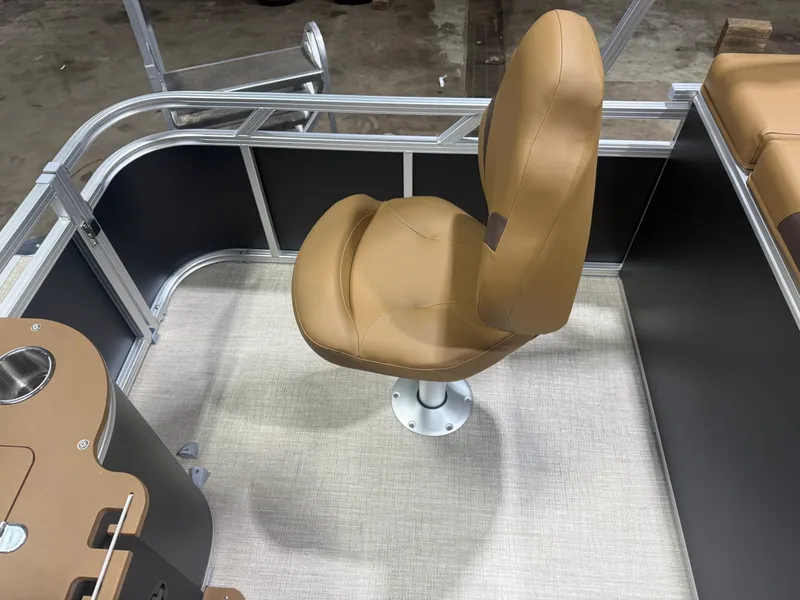 Slide: The Image of Tahoe Sport 200HP Rear Fish Tritoon 2026 - 19