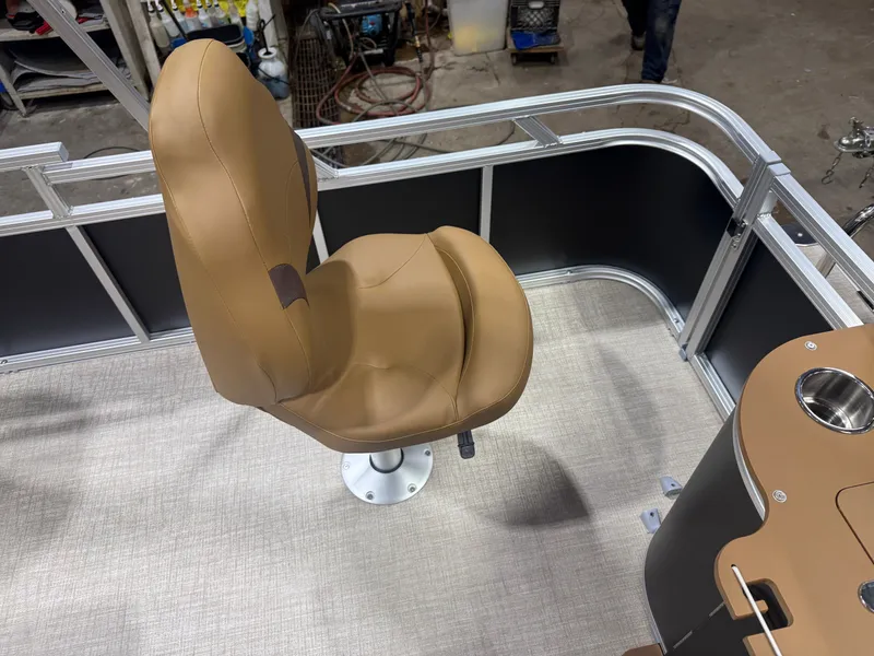 Slide: The Image of Tahoe Sport 200HP Rear Fish Tritoon 2026 - 20