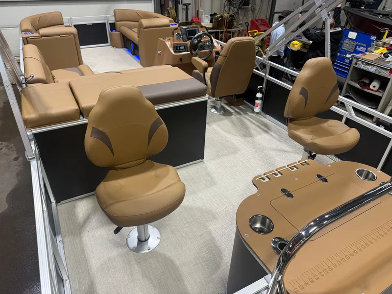 Slide: The Image of Tahoe Sport 200HP Rear Fish Tritoon 2026 - 23