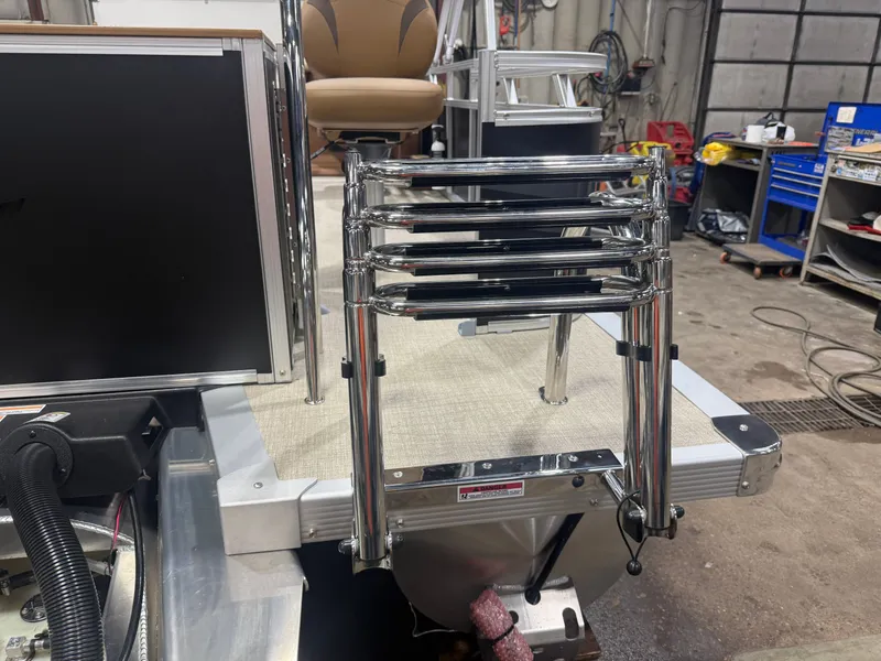 Slide: The Image of Tahoe Sport 200HP Rear Fish Tritoon 2026 - 47