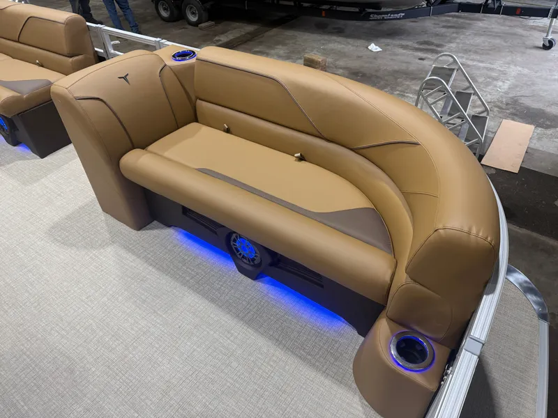 Slide: The Image of Tahoe Sport 200HP Rear Fish Tritoon 2026 - 7