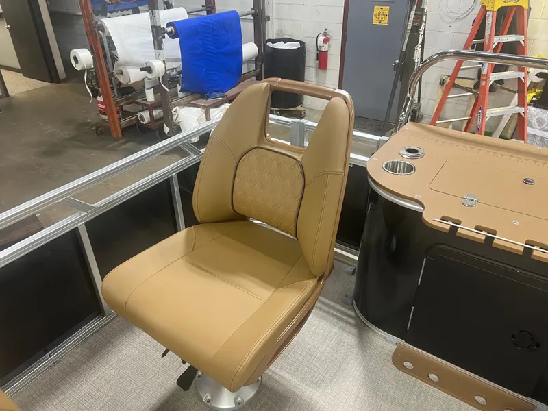 Slide: The Image of Tahoe Sport 2385 Center Console Fish Tritoon & Honda 4-Stroke EFI 2026 - 16