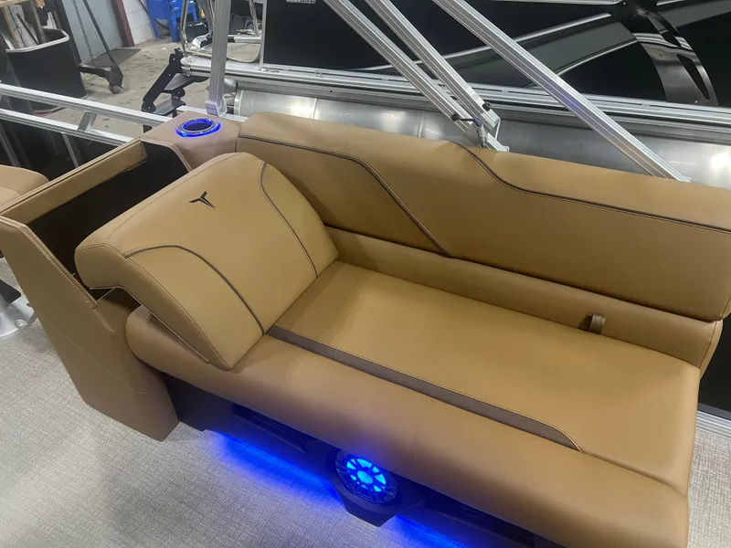 Slide: The Image of Tahoe Sport 2385 Center Console Fish Tritoon & Honda 4-Stroke EFI 2026 - 21