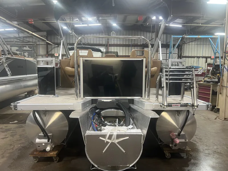 Slide: The Image of Tahoe Sport 2385 Center Console Fish Tritoon & Honda 4-Stroke EFI 2026 - 34