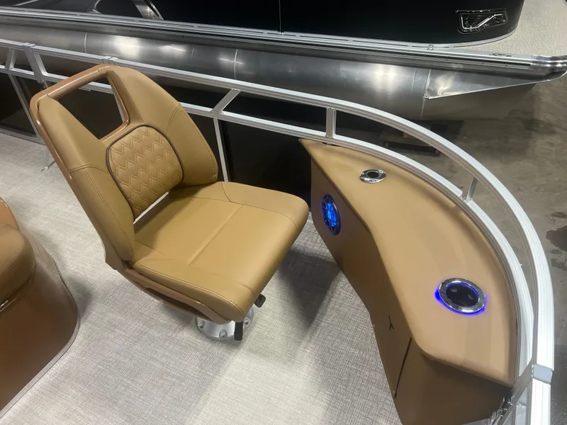 Slide: The Image of Tahoe Sport 2385 Center Console Fish Tritoon & Honda 4-Stroke EFI 2026 - 8