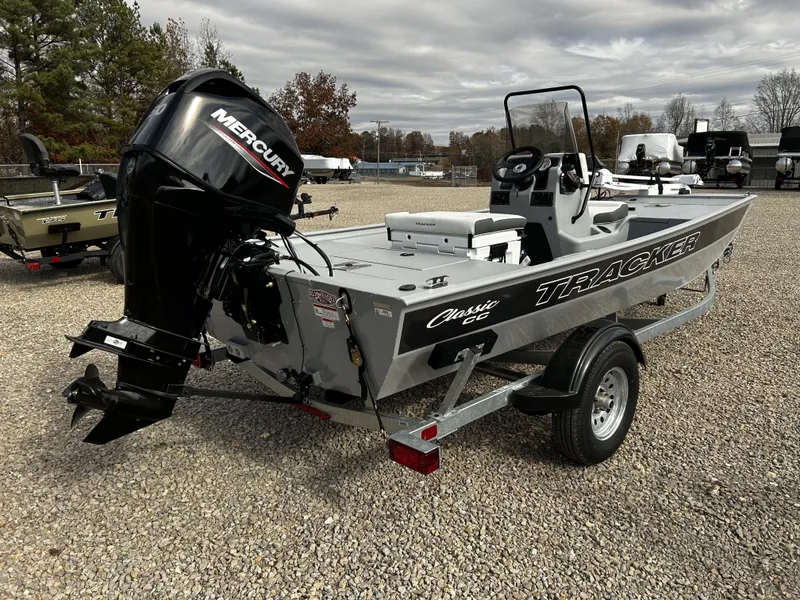 Slide: The Image of Tracker Bass Tracker Classic CC 2026 - 3