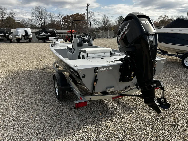 Slide: The Image of Tracker Bass Tracker Classic CC 2026 - 4