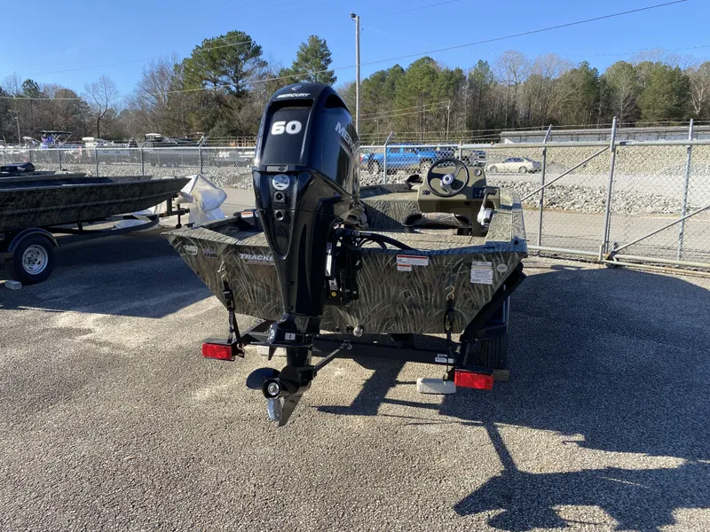 Slide: The Image of Tracker Grizzly 1754 SC 2026 - 8