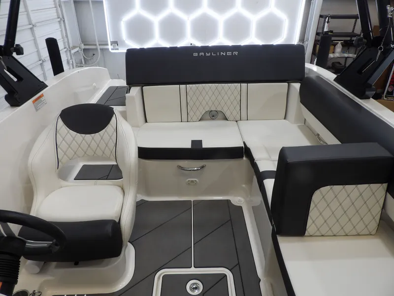 Slide: The Image of Bayliner DX 2050 2020 - 23