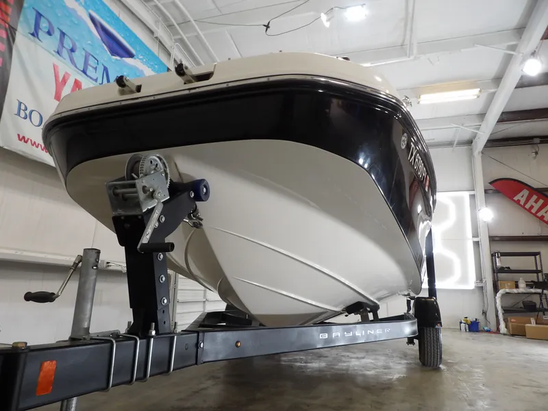 Slide: The Image of Bayliner DX 2050 2020 - 7