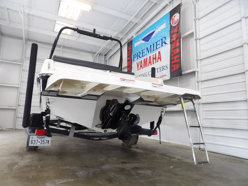 Slide: The Image of Bayliner DX 2050 2020 - 9