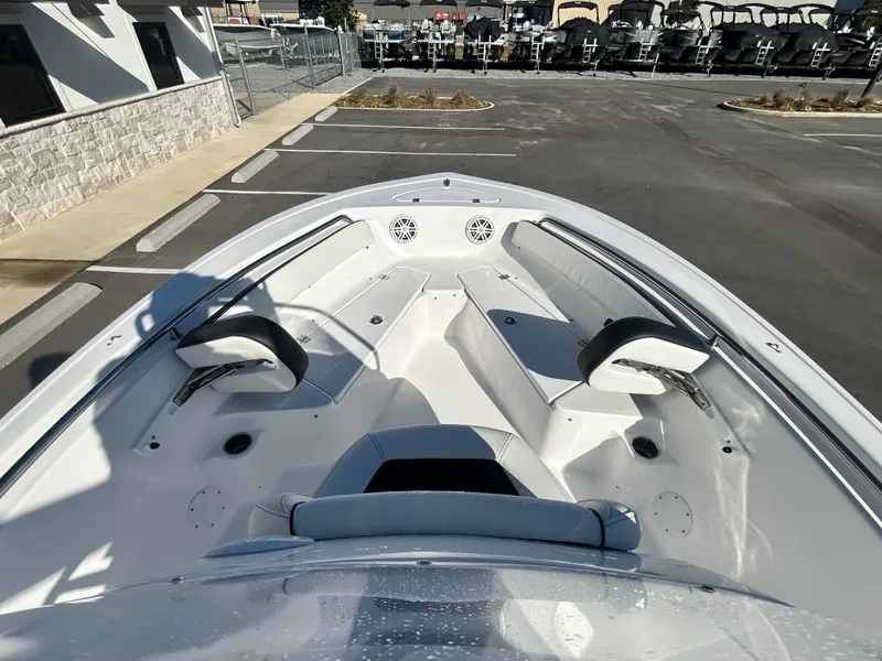 Slide: The Image of Tidewater 198 CC Adventure 2026 - 10